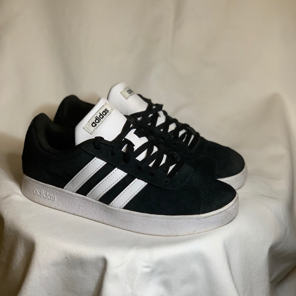 Adidas shoes Big Kids Sz 4